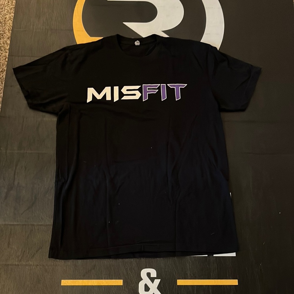 Misfit Athletics tee medium
